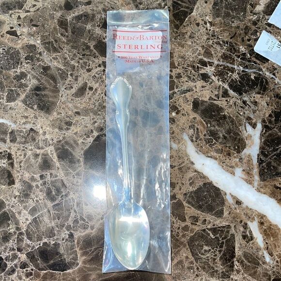 NWT Reed and Barton Hampton Court sterling silver tea spoon 100 year warranty - Picture 1 of 6